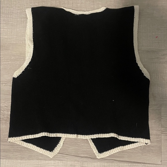 Twik Black and White Knit Top - Picture 3 of 3